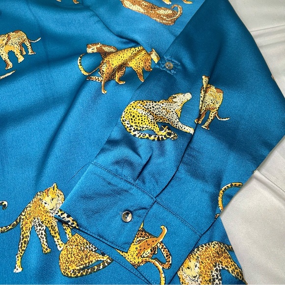 Umgee Blue Button Down Long Sleeve Leopard Novelty Print Blouse Top Size XL - Picture 9 of 16